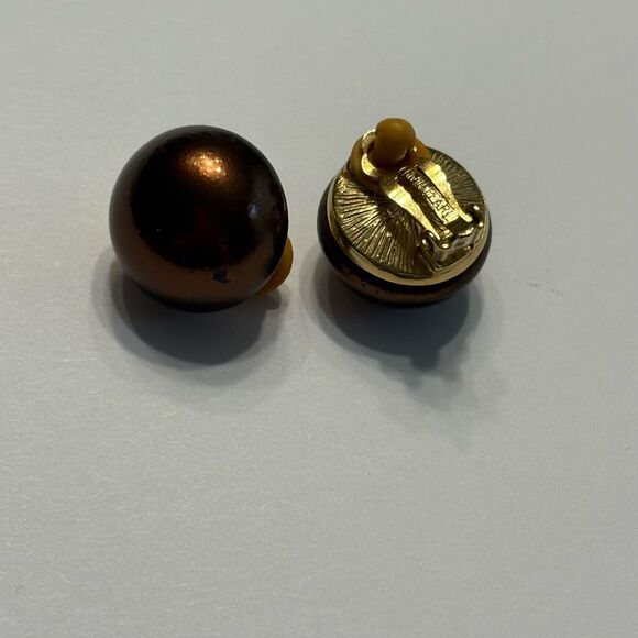 Erwin Pearl Vintage Dark Brown and Gold Toned Stud Clip on Earrings - Picture 3 of 10